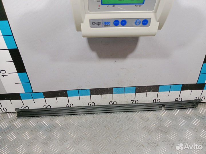 Б/У Накладка стекла заднего правого#002