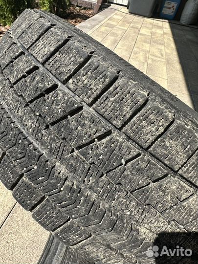 Bridgestone Blizzak VRX 245/40 R17