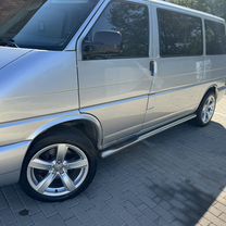 Volkswagen Multivan 2.5 MT, 2003, 600 000 км, с пробегом, цена 1 400 000 руб.