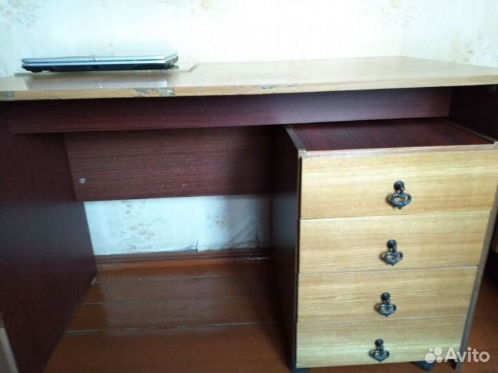 Стол письменный:116х65 с тумбой на колесах: 43х53