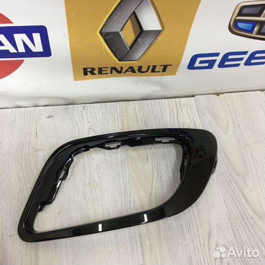 Оправа накладка птф туманки Renault fluence Прав