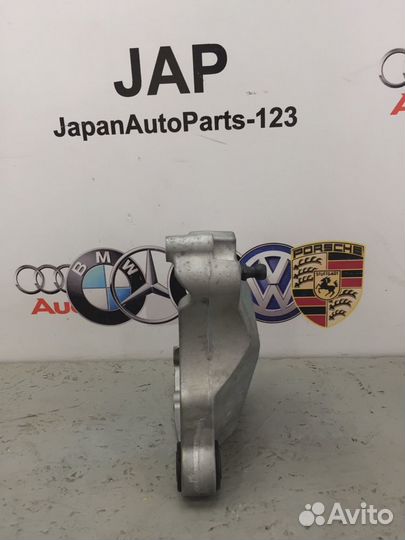 Кронштейн двигателя правый Mercedes-Benz B-180