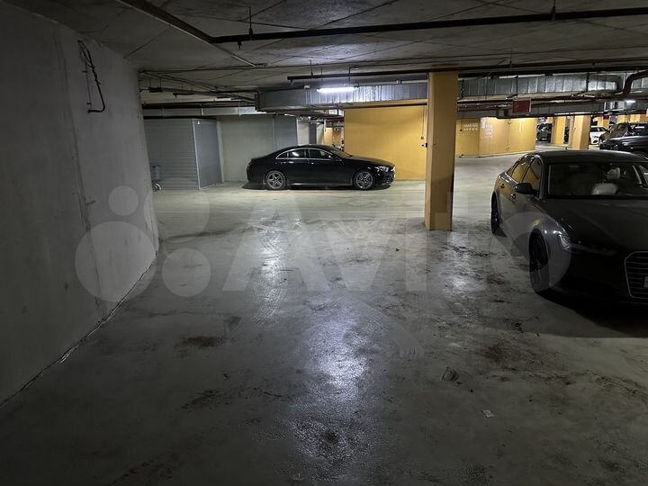 Машиноместо, > 30 м²