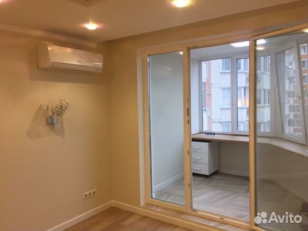 Балкон с раздвижными дверями