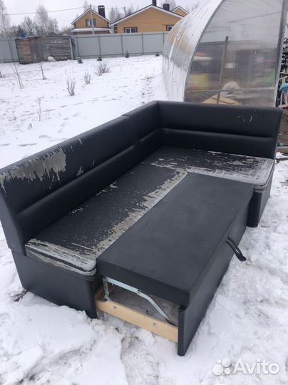 Кухонный уголок со спальным местом