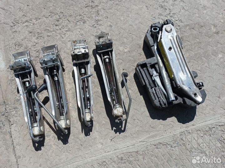 Audi /VW (92-04) домкрат 8L0011031A оригинал