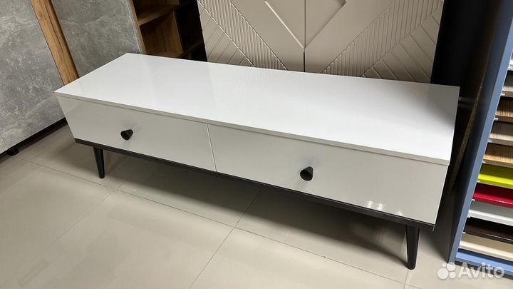 Тумба под тв белая