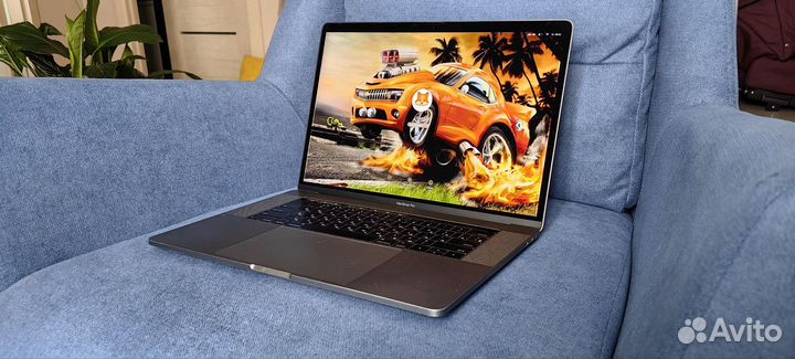 Apple MacBook pro 15 2016 16 gb 1000 SSD touch bar