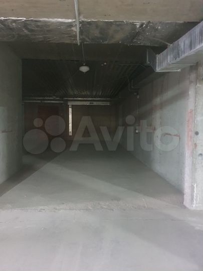 Машиноместо, > 30 м²