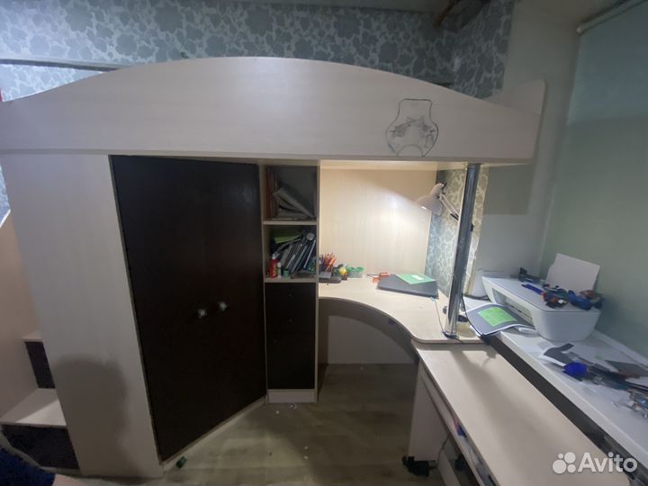 Кровать чердак со столом и шкафом бу