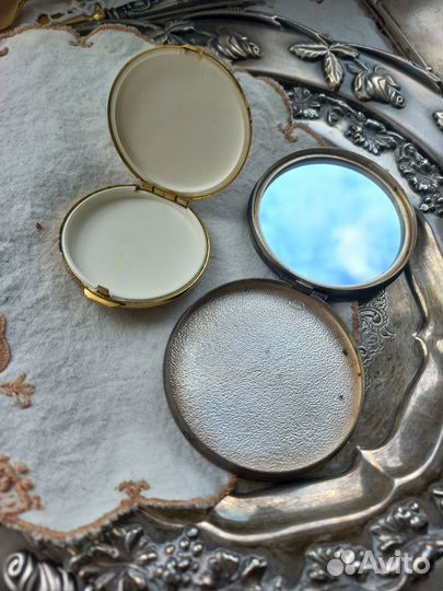 Пудреница с Зеркальцем Старинная