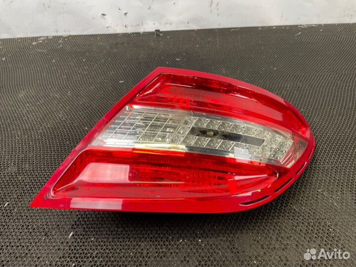 Правый фонарь Mercedes C-class W204