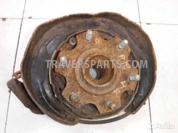 Кулак задний правый MR418066