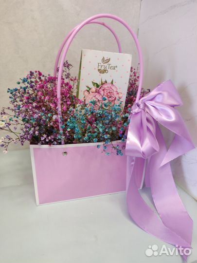 Букет из гипсофилы с чаем