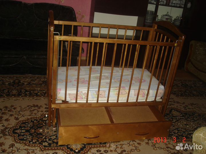Детская кроватка с матрасом