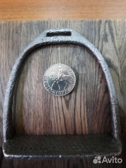 Ключница со стременем