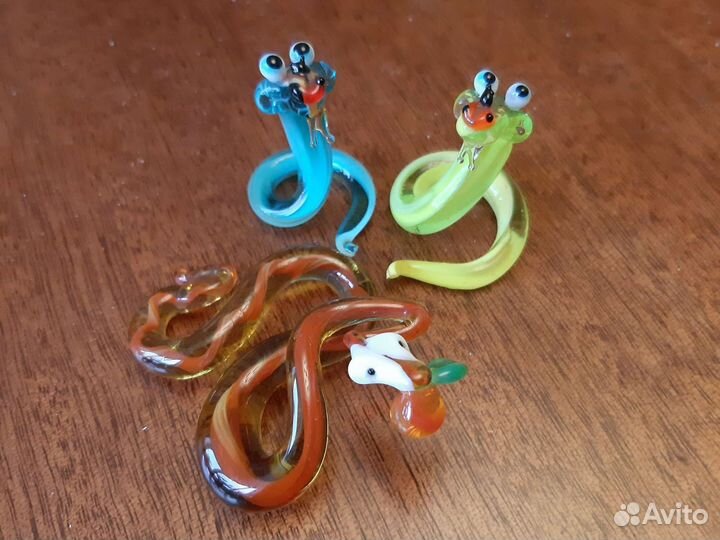 Фигурки из цветного стекла