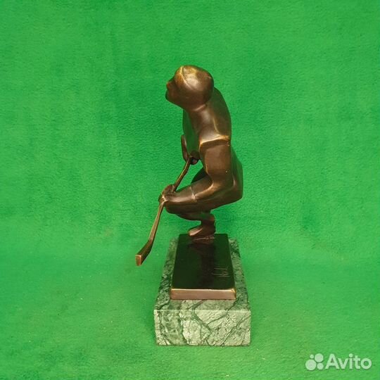 Статуэтка бронзовая Хоккеист. Модерн. Спорт