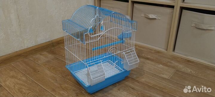 Клетка для попугаев с поилками