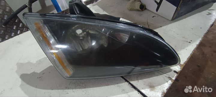 Фара Ford Focus 2004
