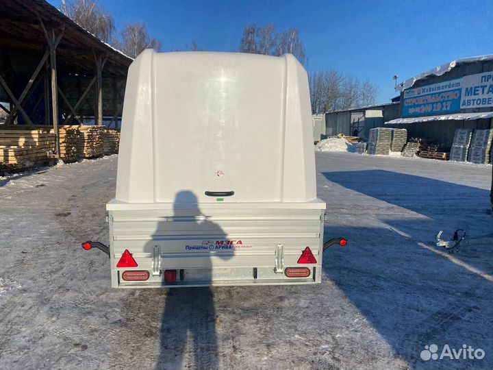 Прицеп легковой с пластиковой крышкой