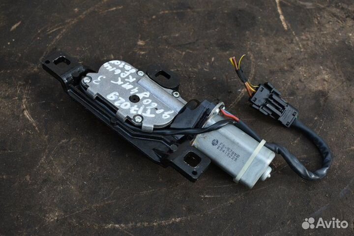 Доводчик крышки багажника Bmw 7-Series E65 2002