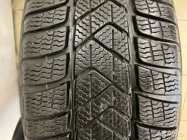 R18 Pirelli Winter Sottozero 3 225/50, PCD 5x112 DIA 66.6