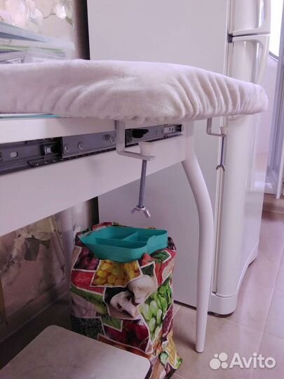 Лежанка для котика на узкий подоконник