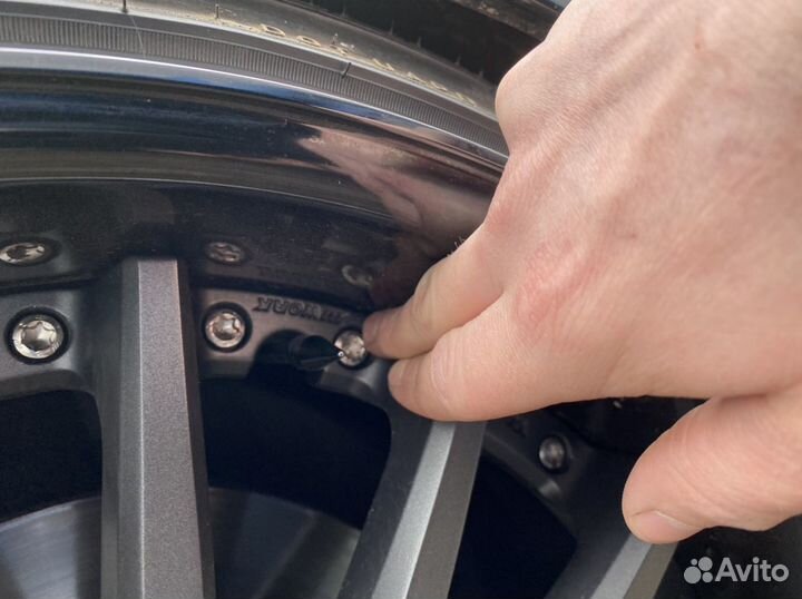 Work Gnosis GR201, R19, разношир с 255/30, 215/35