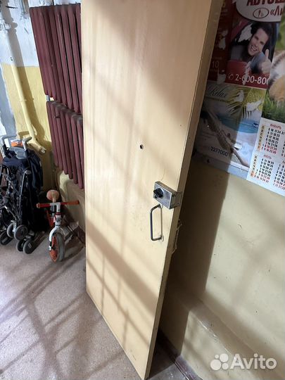 Дверь входная деревянная