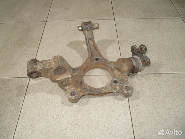 Кулак поворотный передний правый Chevrolet Captiva