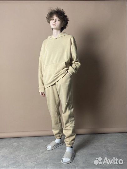 Спортивный костюм и худи