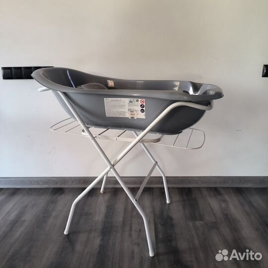 Детская ванночка для купания с подставкой