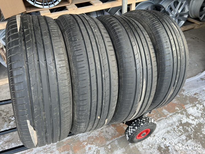 Yokohama BluEarth AE50 SUV 215/65 R16