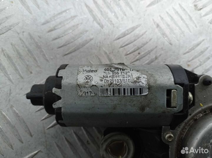 Двигатель стеклоочистителя задний Volkswagen Touar