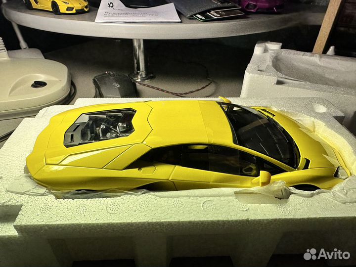 Lamborghini Aventador 1/18 Welly FX Yellow