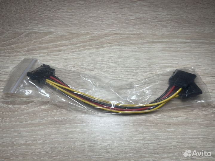 Адаптер питани SATA на 2 SATA