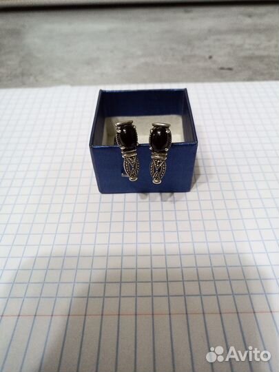 Серебряные серьги и подвеска с ониксом