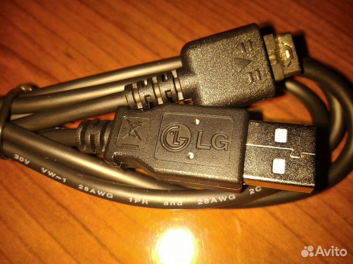 USB дата-кабель для телефона LG