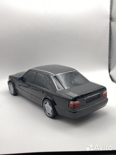 Модель автомобиля mercedes benz w124 e500 1:24