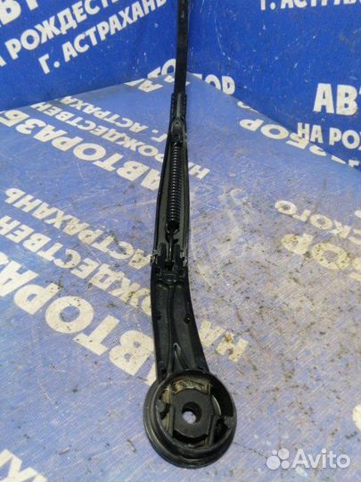 Левый поводок дворника Ford Focus 3 седан 2012