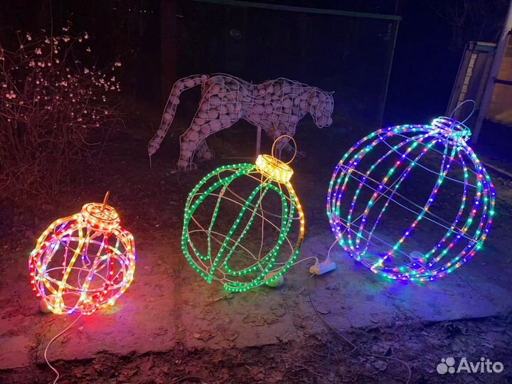 Новогодние уличные шары