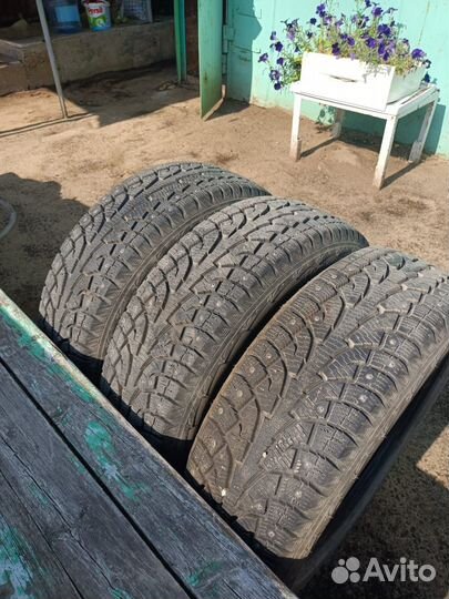 Hankook Winter I'Pike 215/60 R17