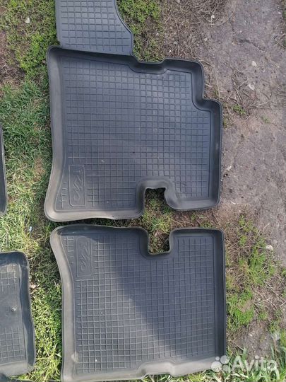 Автомобильные коврики резиновые