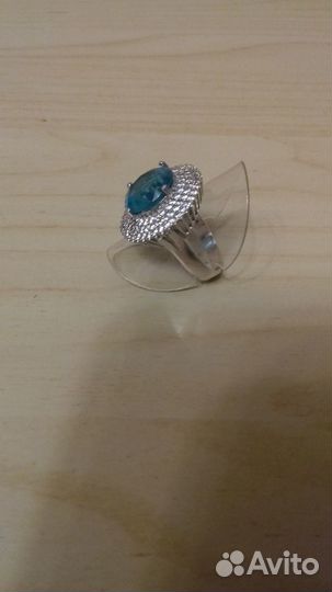 Кольцо с голубым топазом