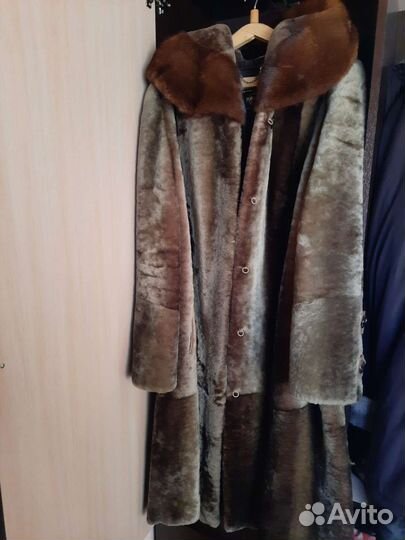 Шуба мутоновая с капюшоном