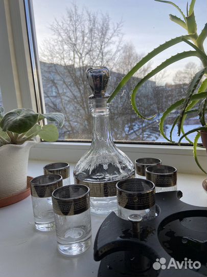 Графин и 6 стопок для крепких напитков