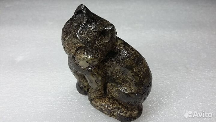 Фигурка из цельного янтаря. Хранитель очага