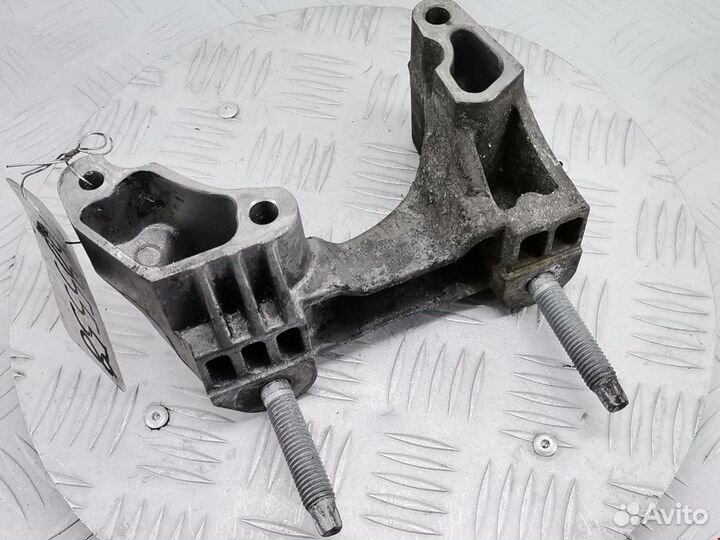 Кронштейн двигателя Ford C-Max рест. 2010