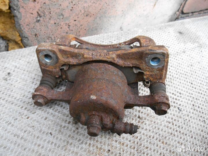 Передний левый суппорт Chevrolet Aveo T250